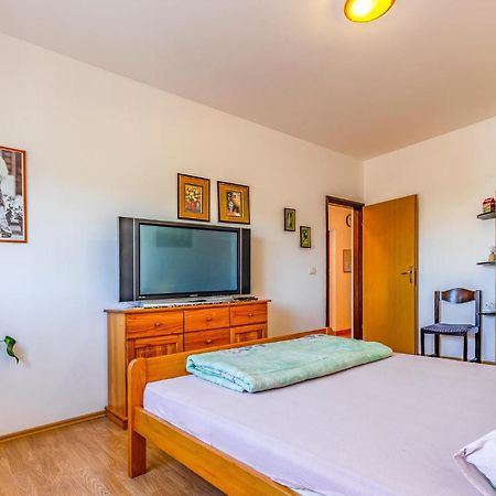 Gorgeous Apartment In Pula With Kitchen Εξωτερικό φωτογραφία