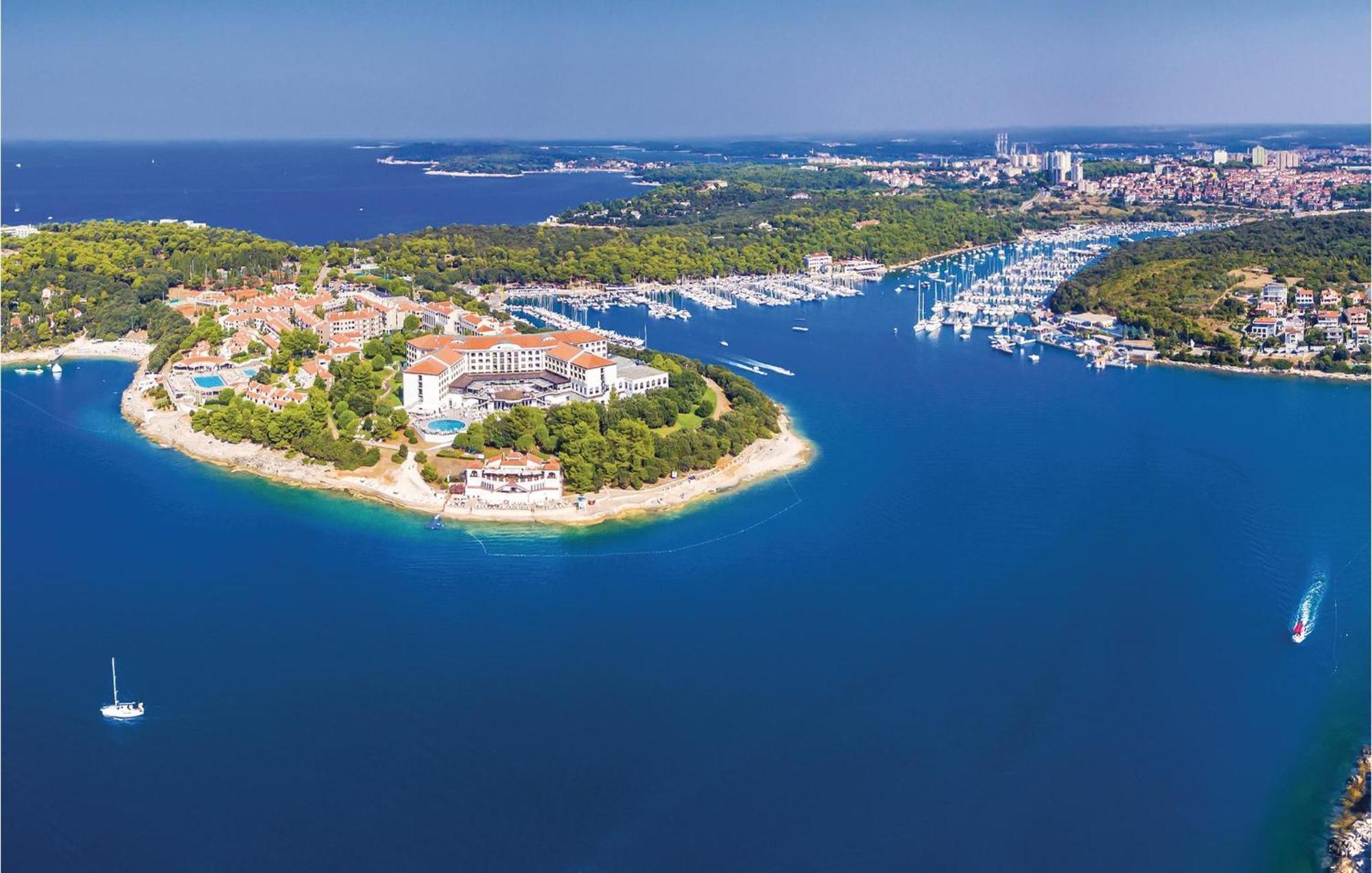 Gorgeous Apartment In Pula With Kitchen Εξωτερικό φωτογραφία